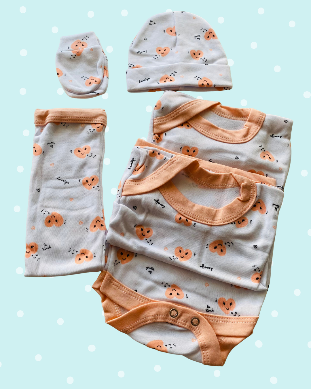 Ajuar recién nacido 5 piezas - Niña Corazones